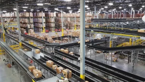 distribution center with warehouse automation