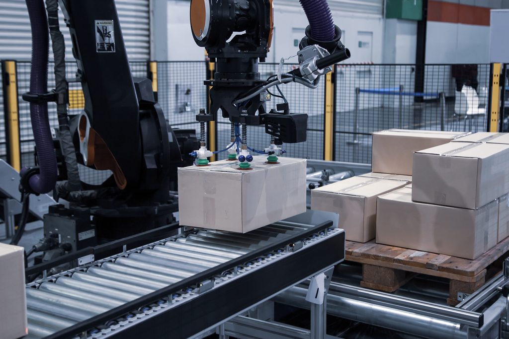 Robotic Arm Palletizing Cartons with WES Direction